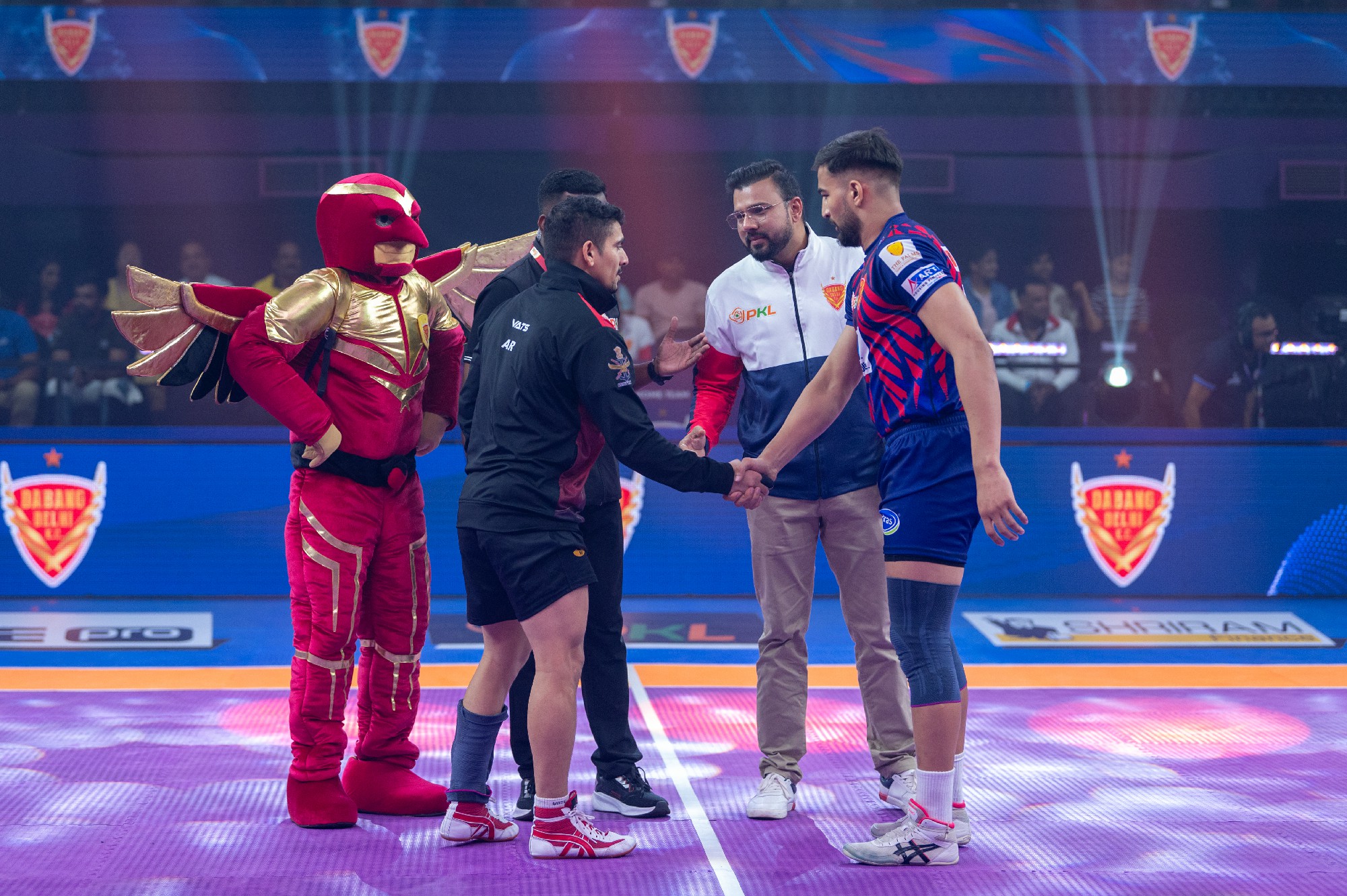 Match 1 : Dabang Delhi K.C. Vs Bengaluru Bulls