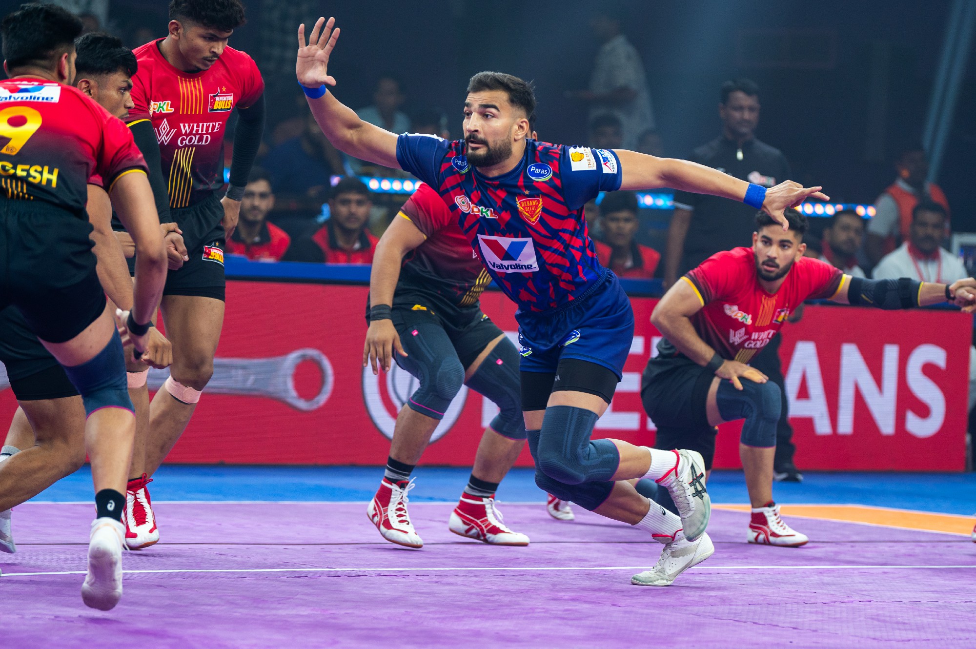 Match 1 : Dabang Delhi K.C. Vs Bengaluru Bulls