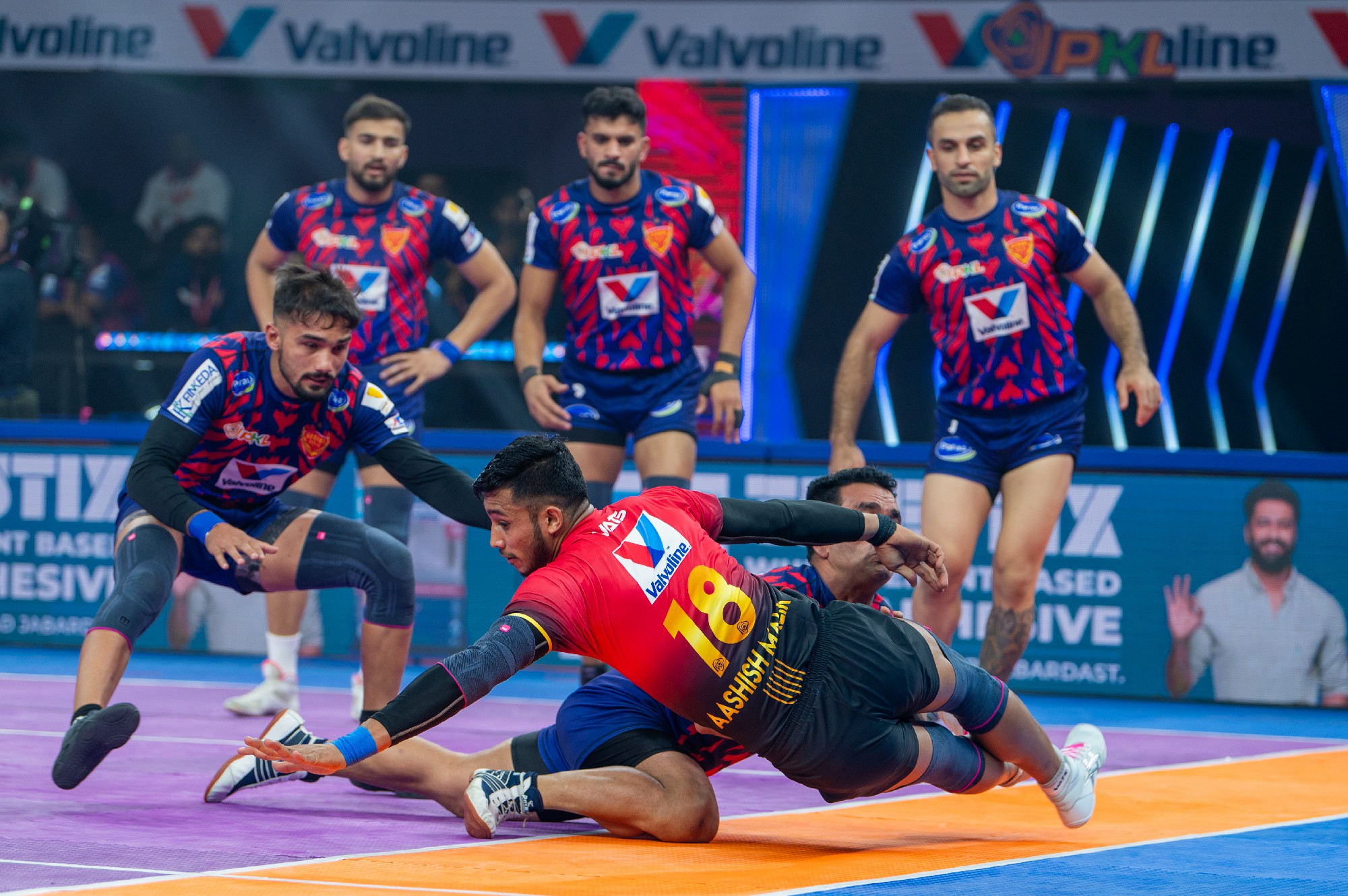 Match 1 : Dabang Delhi K.C. Vs Bengaluru Bulls