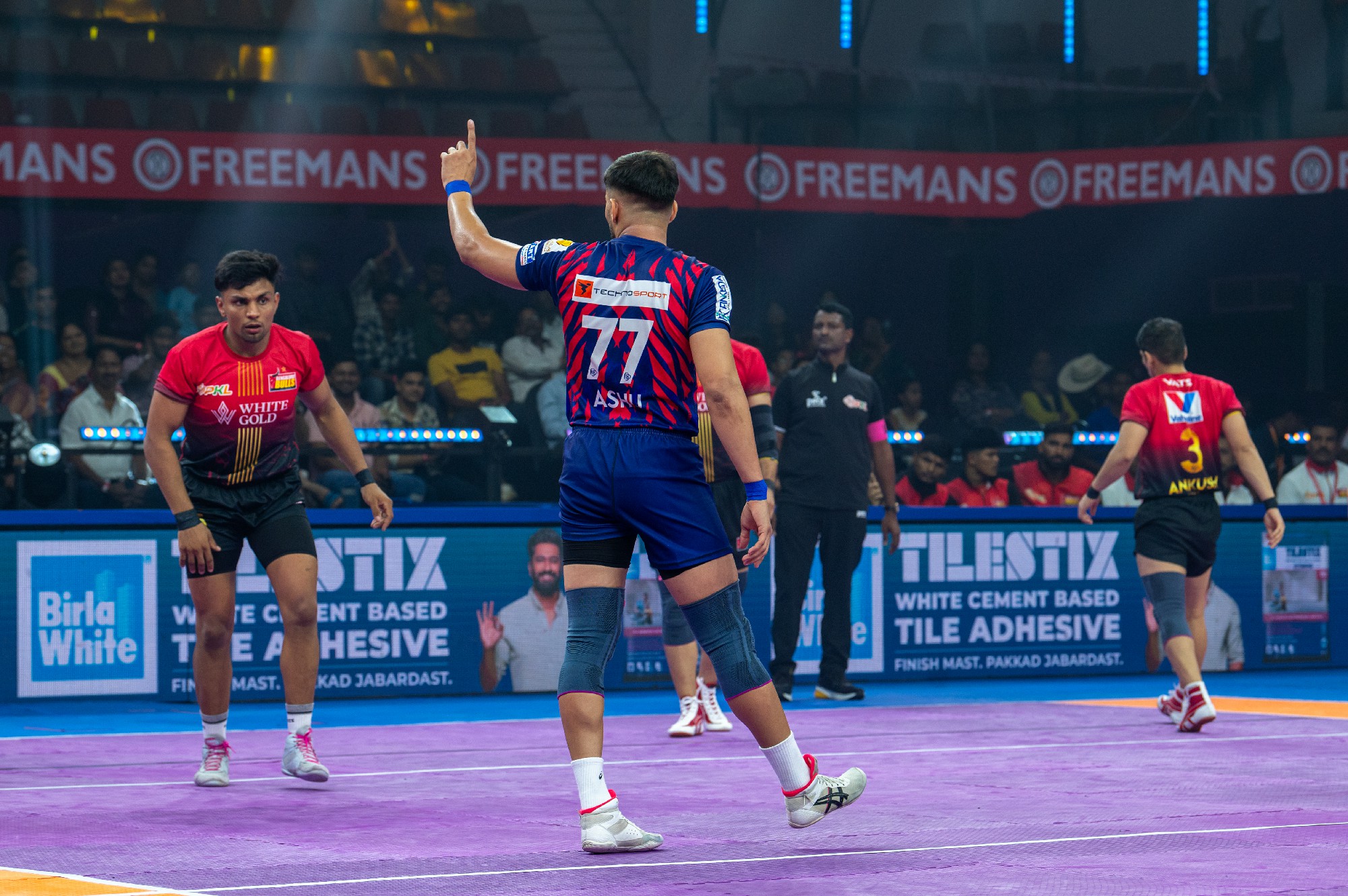 Match 1 : Dabang Delhi K.C. Vs Bengaluru Bulls