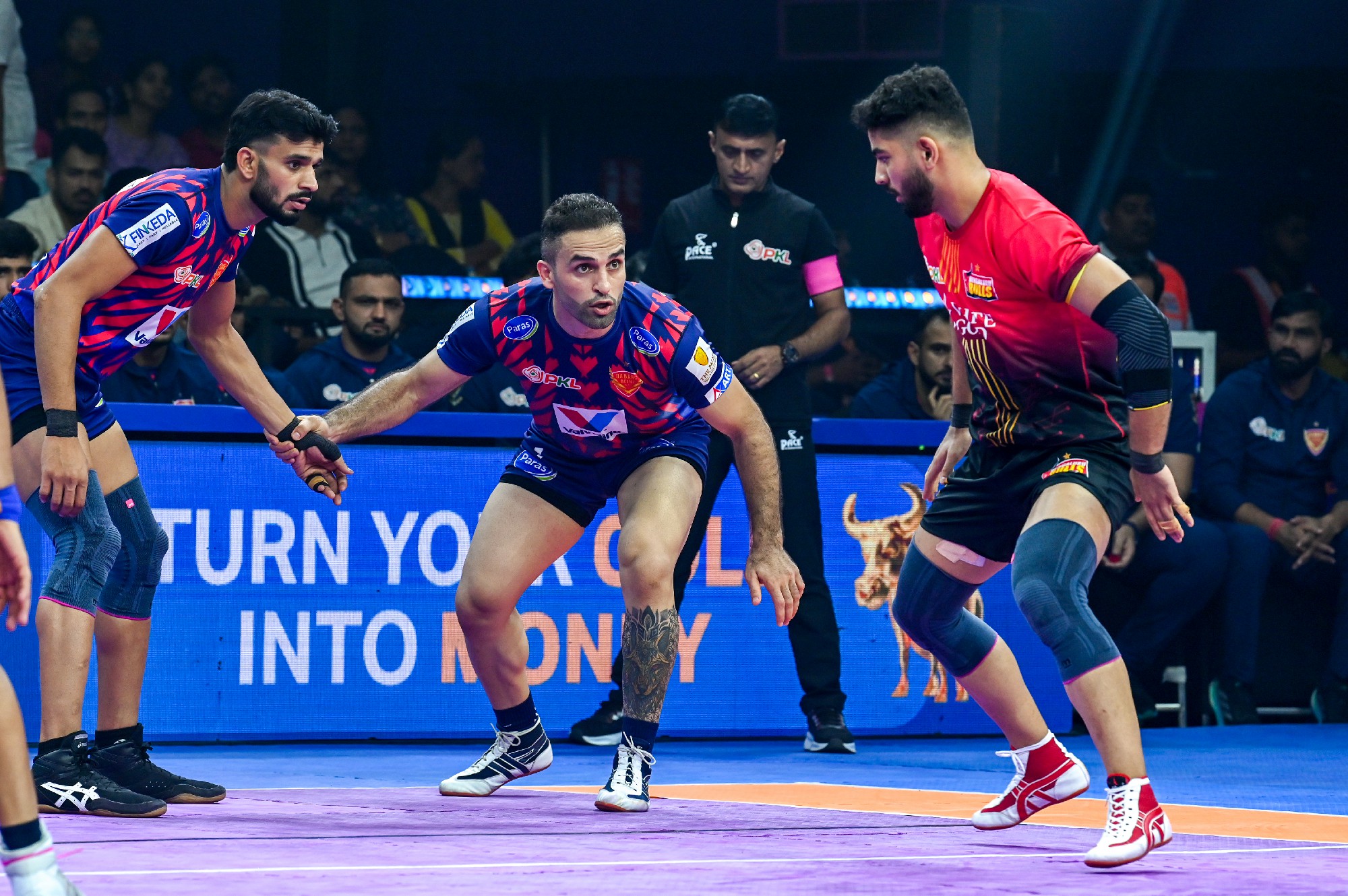 Match 1 : Dabang Delhi K.C. Vs Bengaluru Bulls